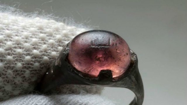 В древней могиле викингов нашли кольцо с надписью «Для Аллаха» 